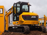 JCB presenta il nuovo escavatore 90Z-1 da 9 tonnellate