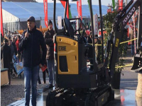 L'escavatore compatto a corto raggio di rotazione ECR18E presentato a Treviso