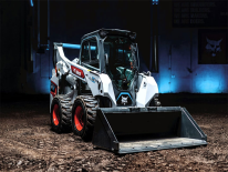 Bobcat presenta la prima pala compatta gommata 100% elettrica