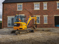 JCB amplia la linea di escavatori compatti con nuovi modelli da 3,5 ton.