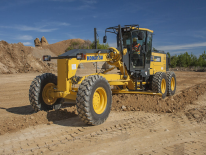 Komatsu America Corp. presenta il nuovo grader GD655-6