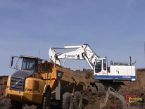 Video: Liebherr 964 e Volvo A35E ADT al lavoro