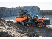 Doosan lancia la nuova pala gommata DL420-7 Stage V